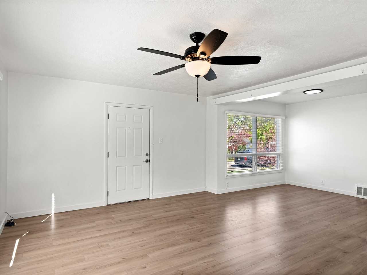 3830 Raymond Ave - Photo 6 of 26