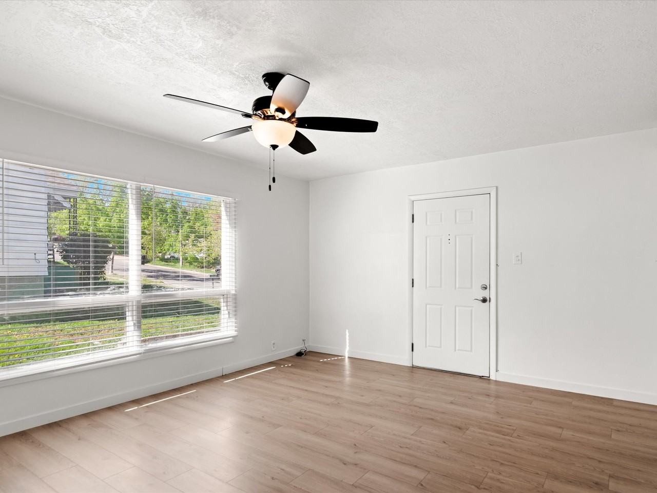 3830 Raymond Ave - Photo 7 of 26