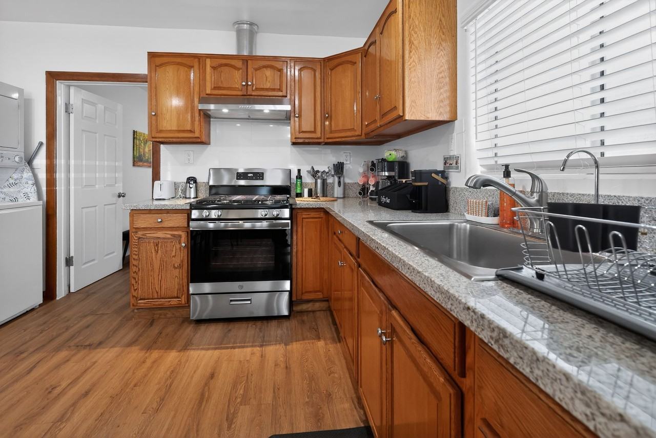 917 West 62nd Place - Photo 2 of 32