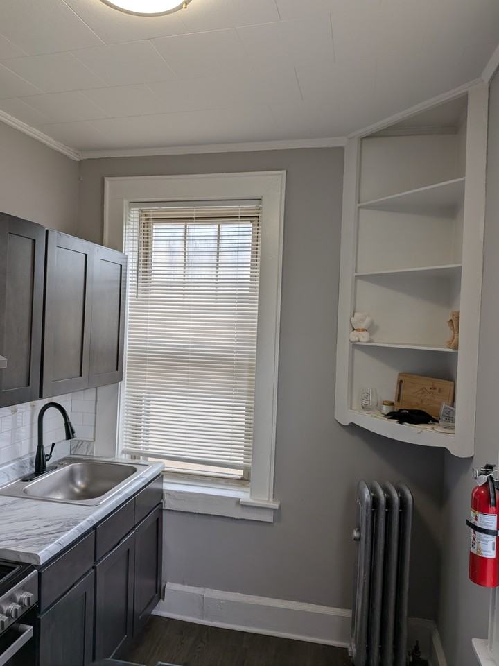 382 Bloomfield Ave - Photo 3 of 8