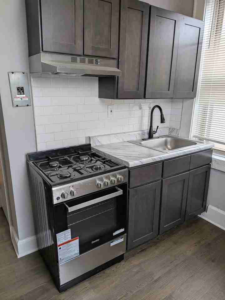 382 Bloomfield Ave - Photo 4 of 8