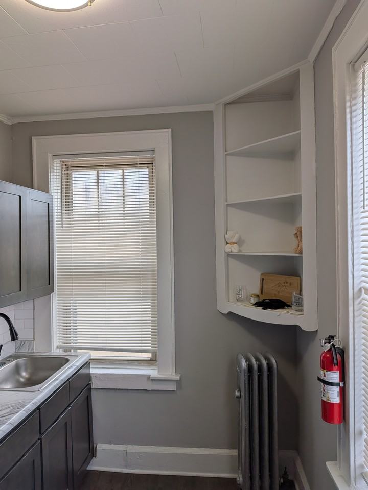 382 Bloomfield Ave - Photo 5 of 8