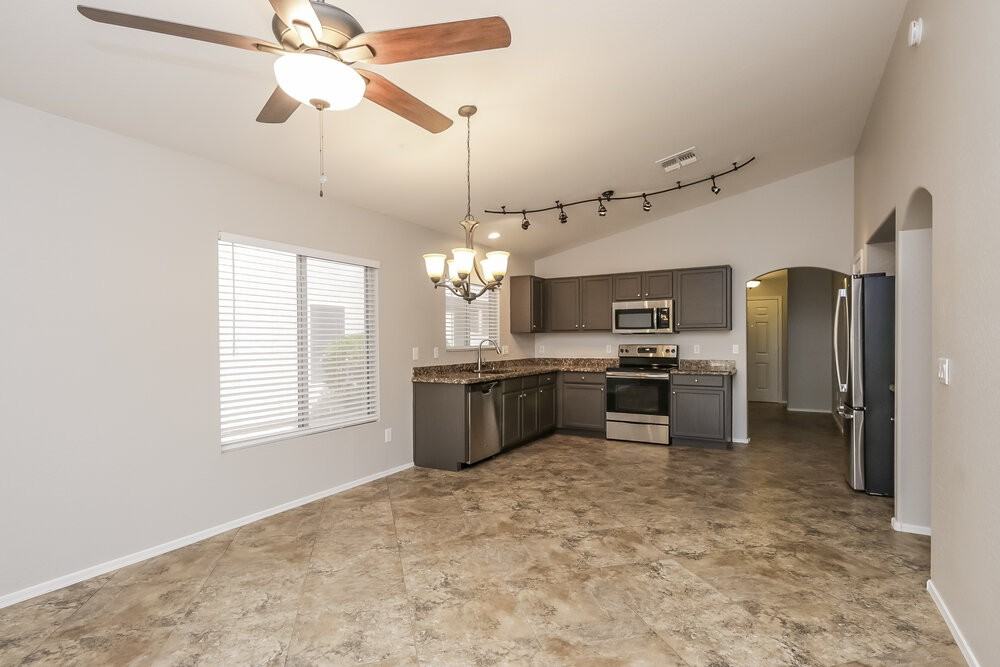 31318 N Shale Dr - Photo 3 of 16