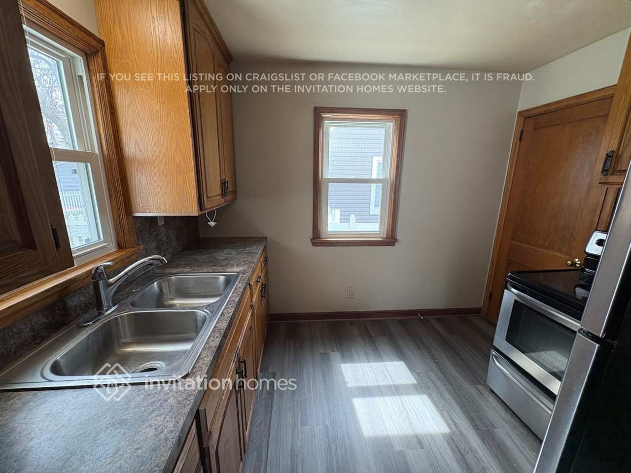 4524 Zenith Ave N - Photo 7 of 23