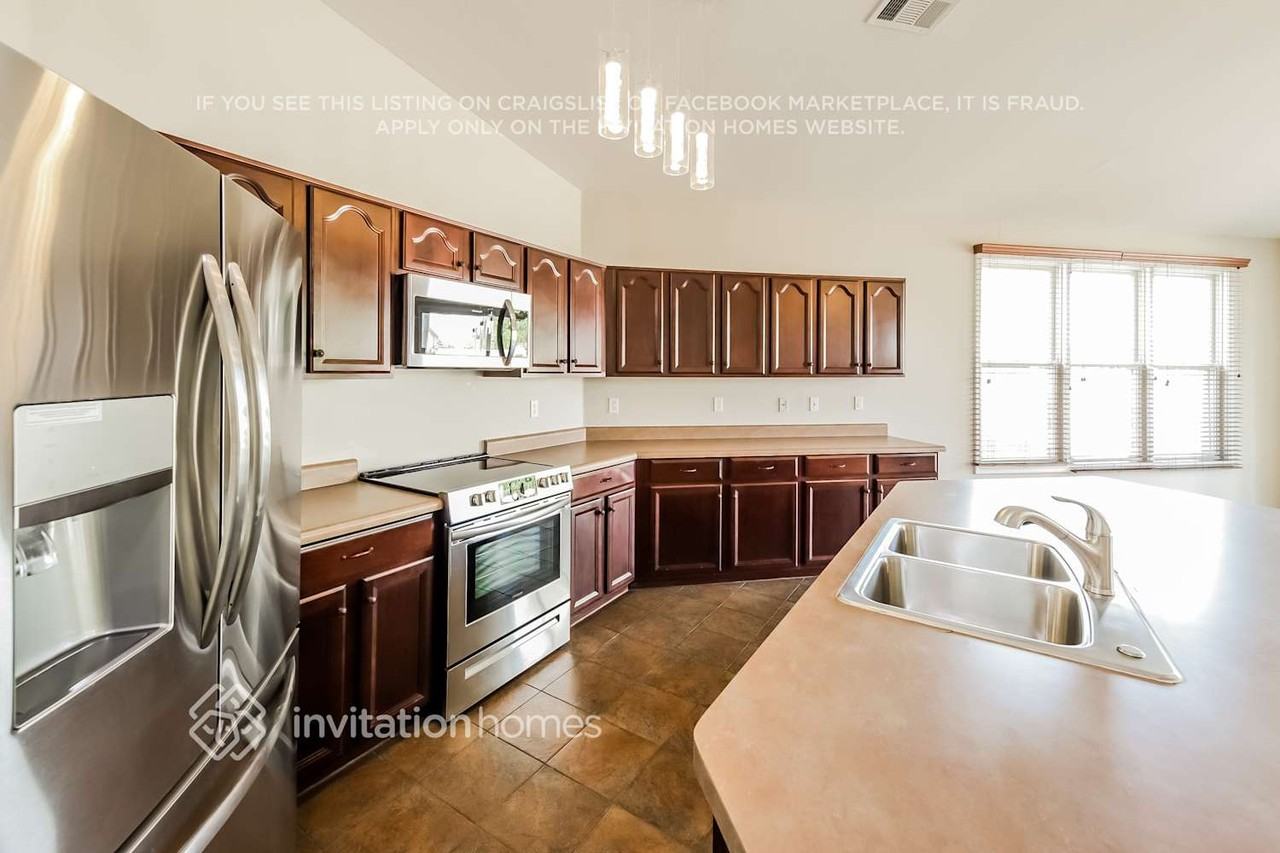 15032 W Desert Mirage Dr - Photo 6 of 16