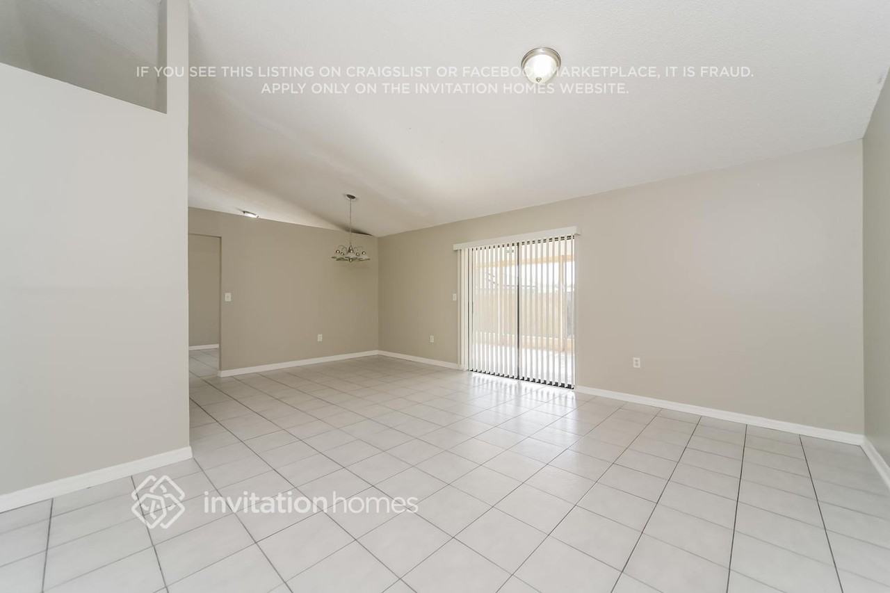 521 Carlsbad Dr - Photo 3 of 17
