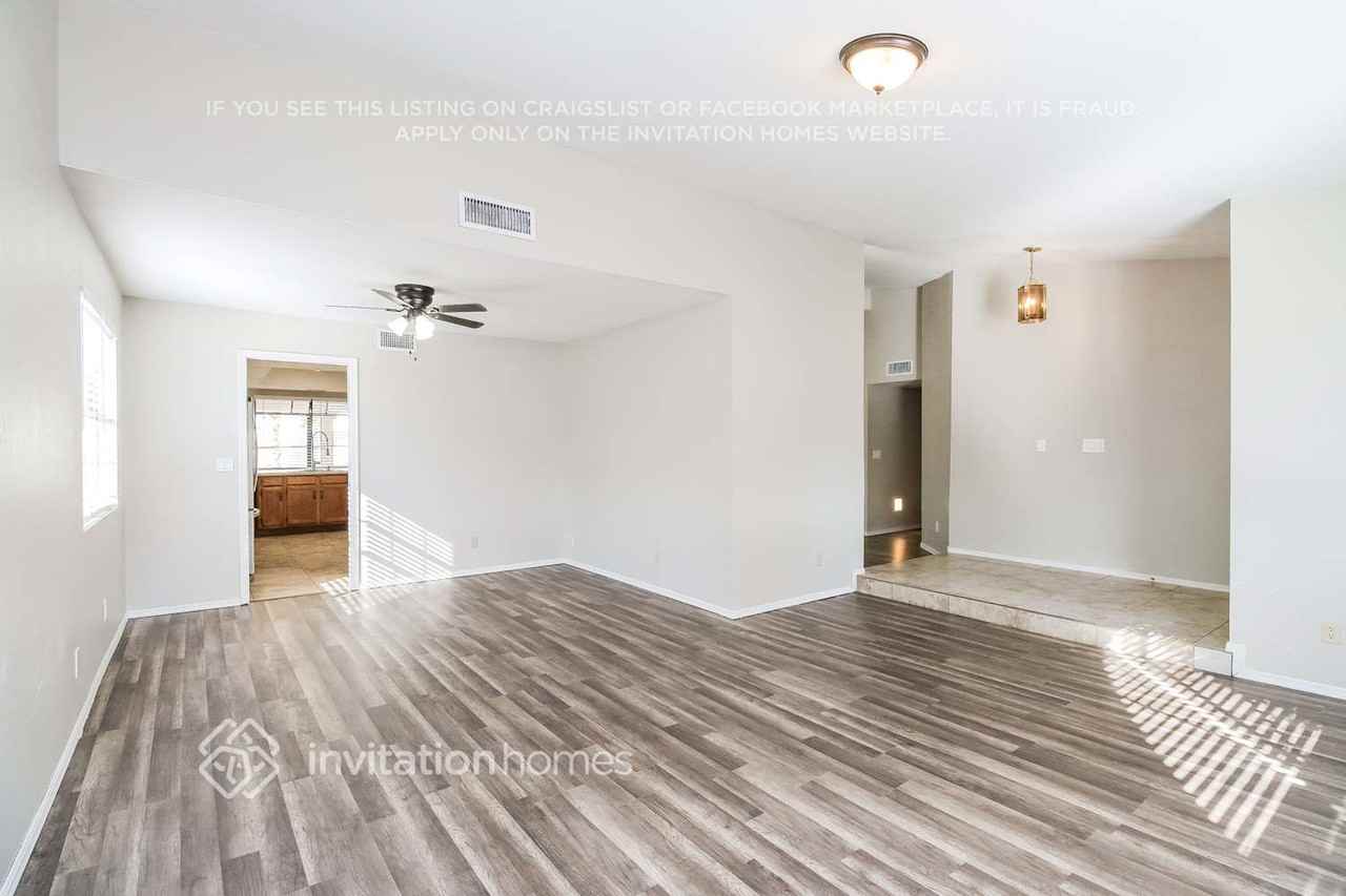 3338 E Grove Ave - Photo 3 of 16