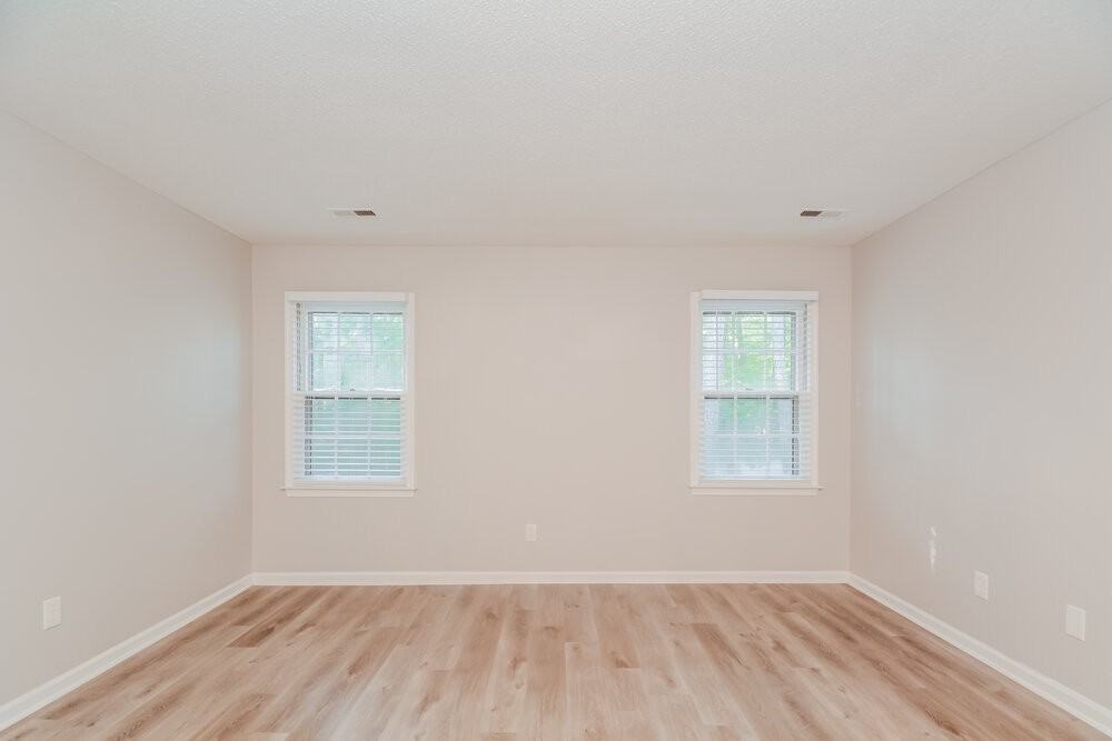 1625 Netherfield Ln - Photo 4 of 17