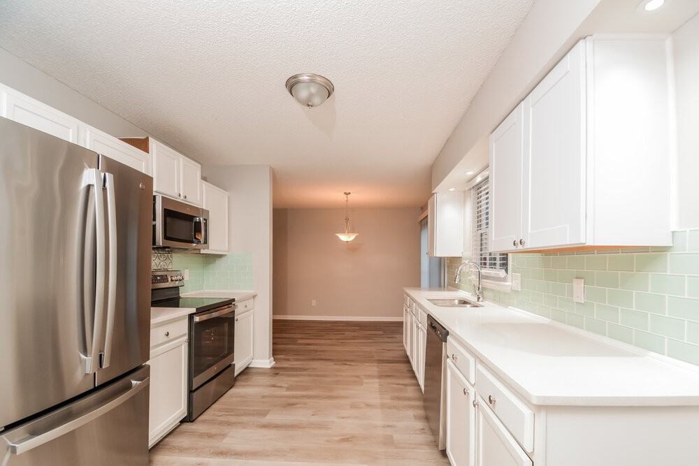 1625 Netherfield Ln - Photo 6 of 17