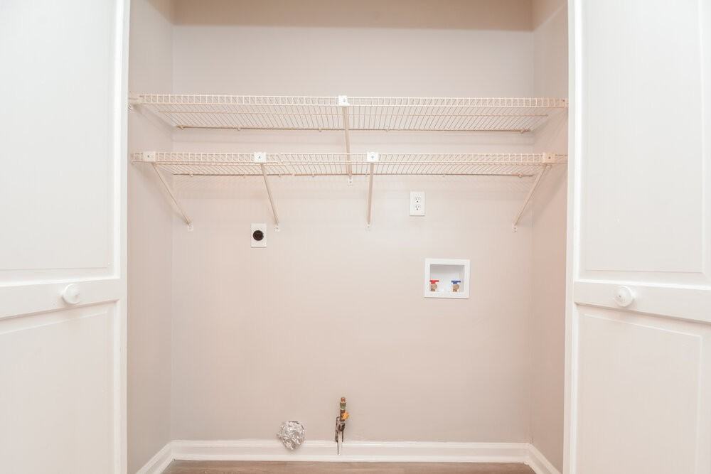 1625 Netherfield Ln - Photo 7 of 17