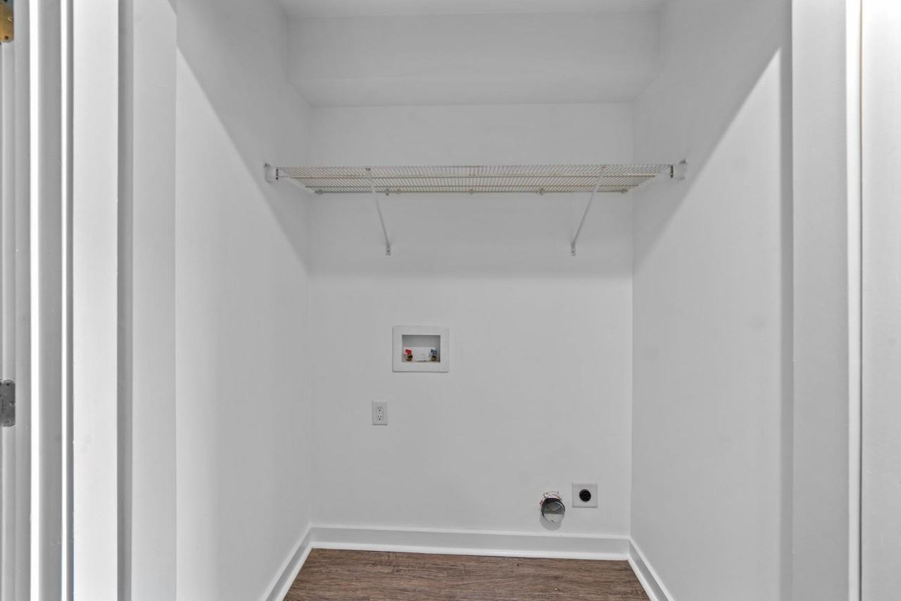 3904 West Vancroft Circle - Photo 7 of 10