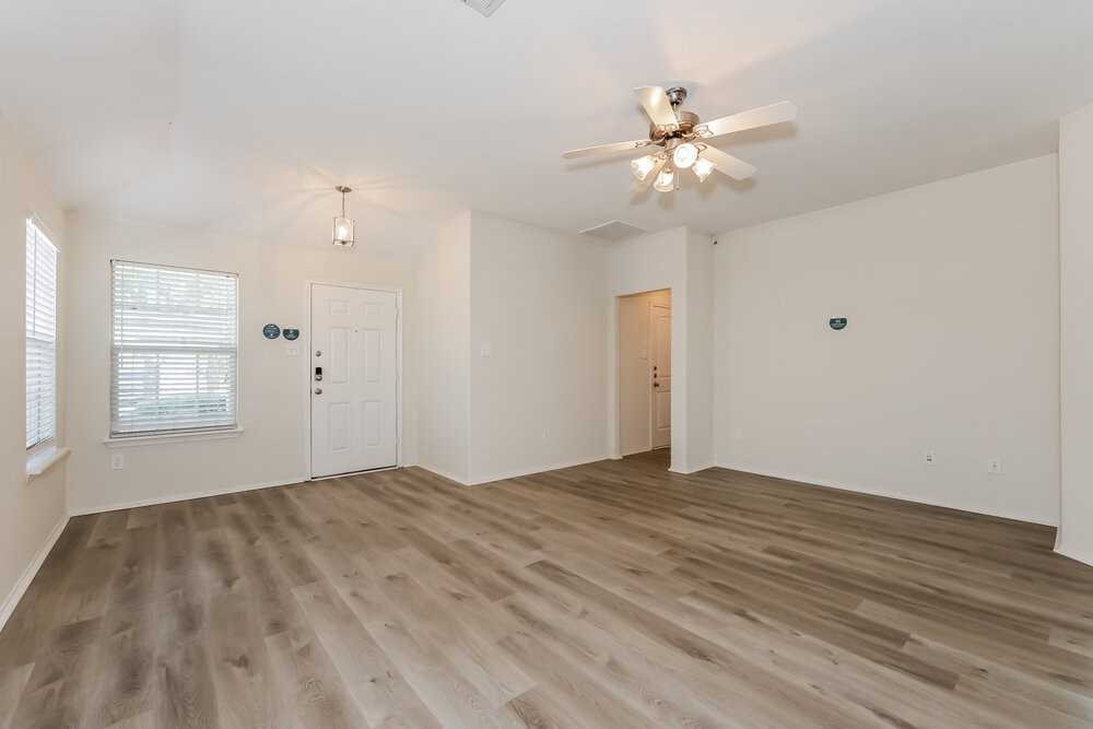 4031 Ridgetop Dr - Photo 3 of 16