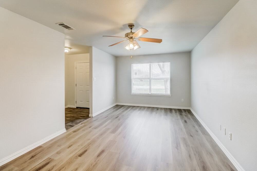 13718 Vida Ln - Photo 3 of 16