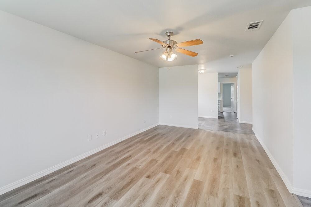 13718 Vida Ln - Photo 4 of 16