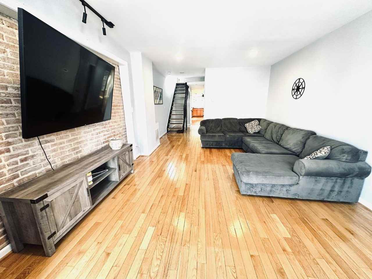 2517 Foster Ave - Photo 3 of 20