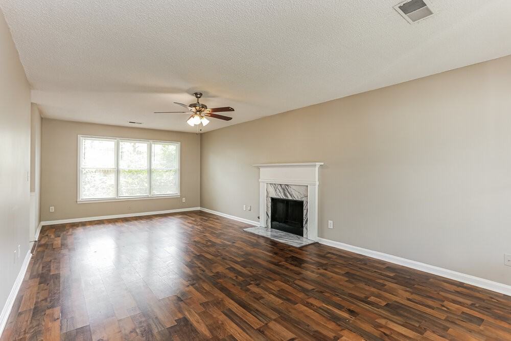 460 Heathgate Dr - Photo 4 of 17