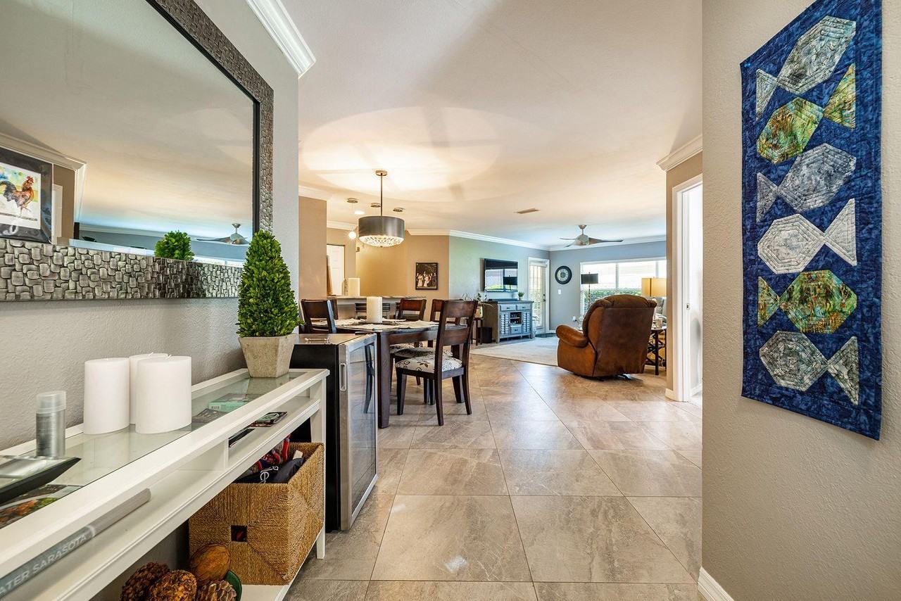 1048 Normandy Trace Rd - Photo 4 of 20