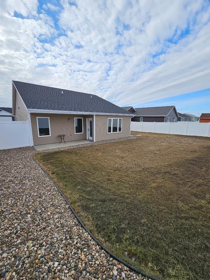 2913 Armstrong St - Photo 3 of 12