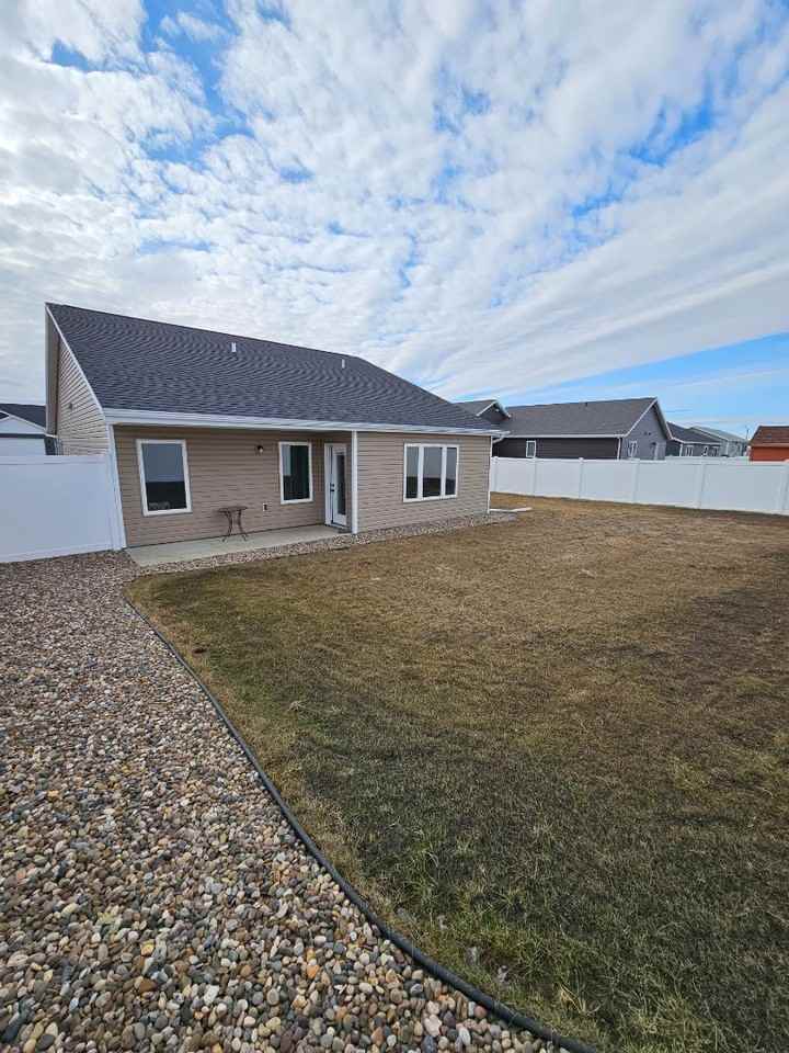 2913 Armstrong St - Photo 4 of 12