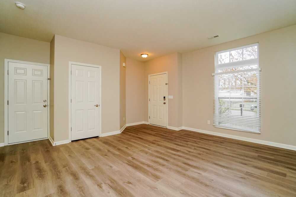 5333 Winchester Cathedral Dr - Photo 4 of 17