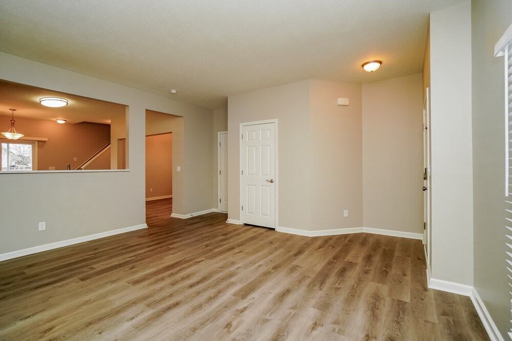 5333 Winchester Cathedral Dr - Photo 5 of 17