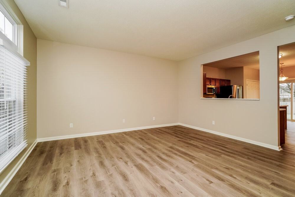 5333 Winchester Cathedral Dr - Photo 6 of 17