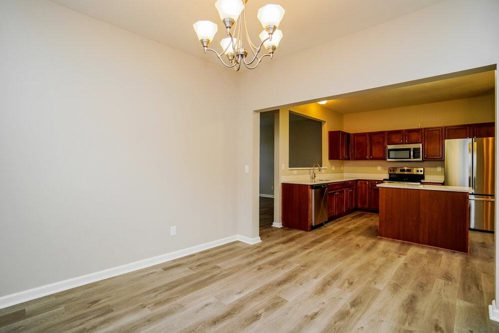 5333 Winchester Cathedral Dr - Photo 7 of 17