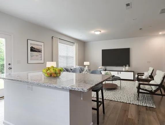 1504 Rhodes Pond St - Photo 4 of 11