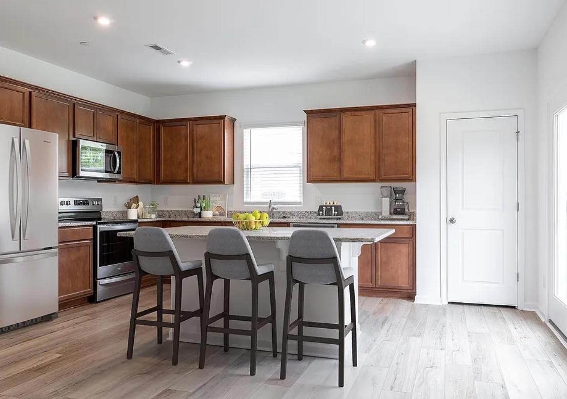 1504 Rhodes Pond St - Photo 5 of 11