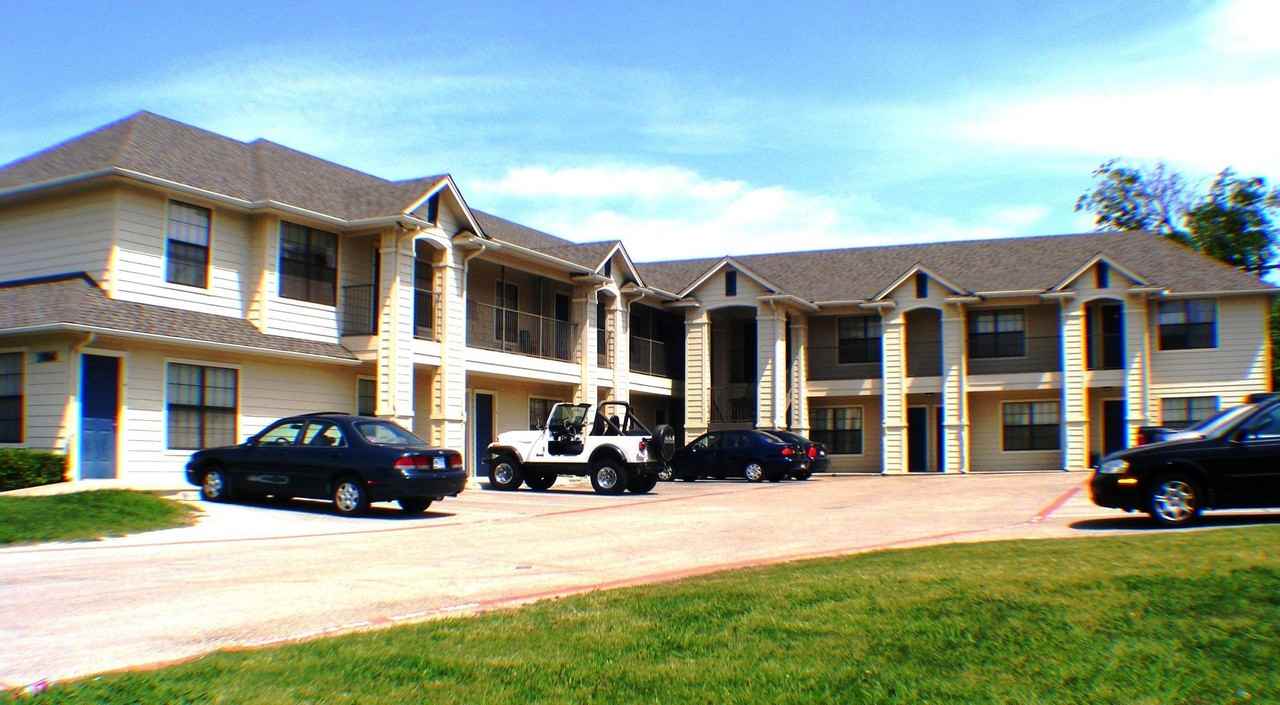 Somesuch Place Apartments - Photo 2 of 31