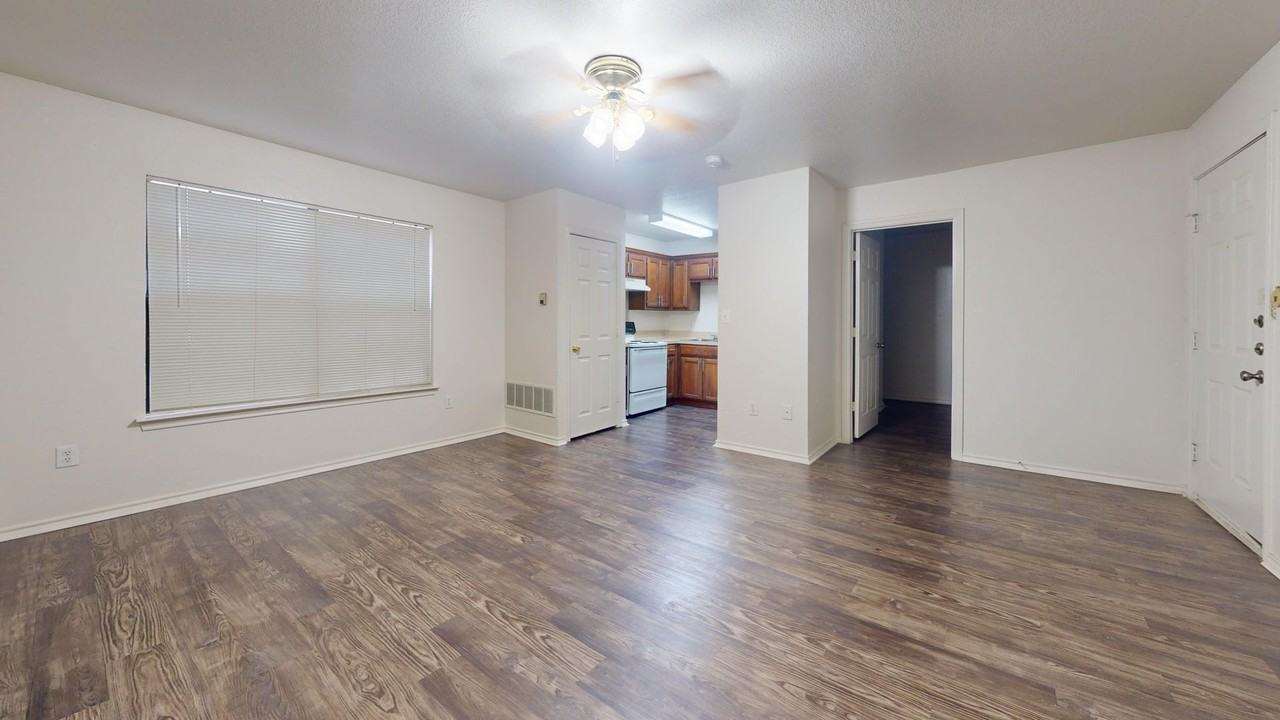 Somesuch Place Apartments - Photo 4 of 31