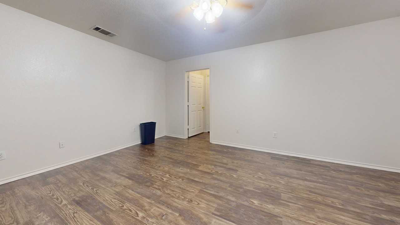 Somesuch Place Apartments - Photo 5 of 31