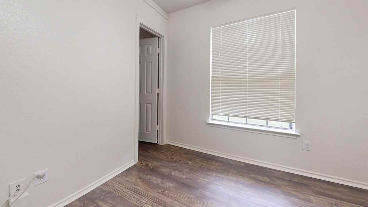 Somesuch Place Apartments - Photo 6 of 31