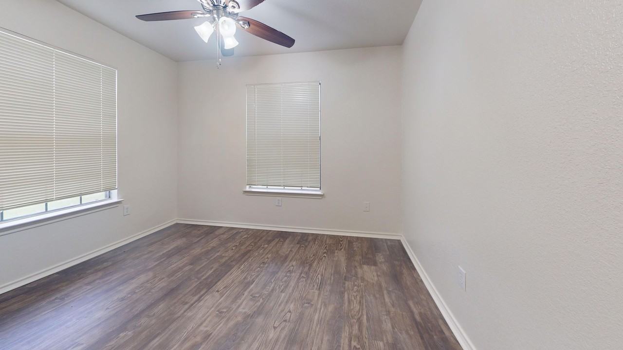 Somesuch Place Apartments - Photo 7 of 31