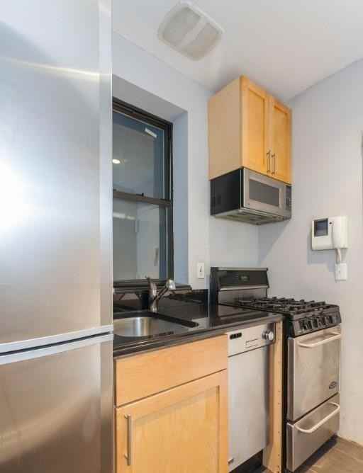 Avenue B #3W - Photo 5 of 6