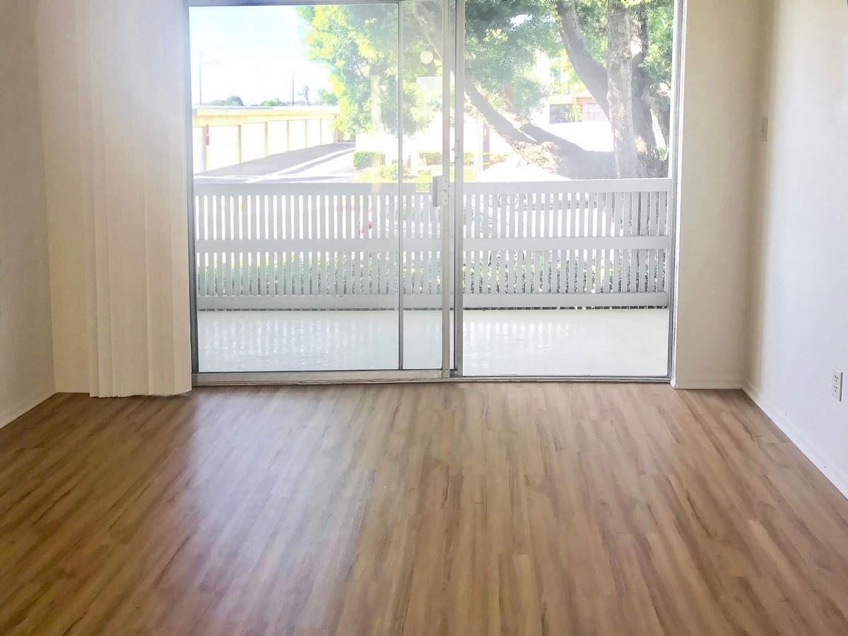 22636 Ocean Ave - Photo 5 of 33