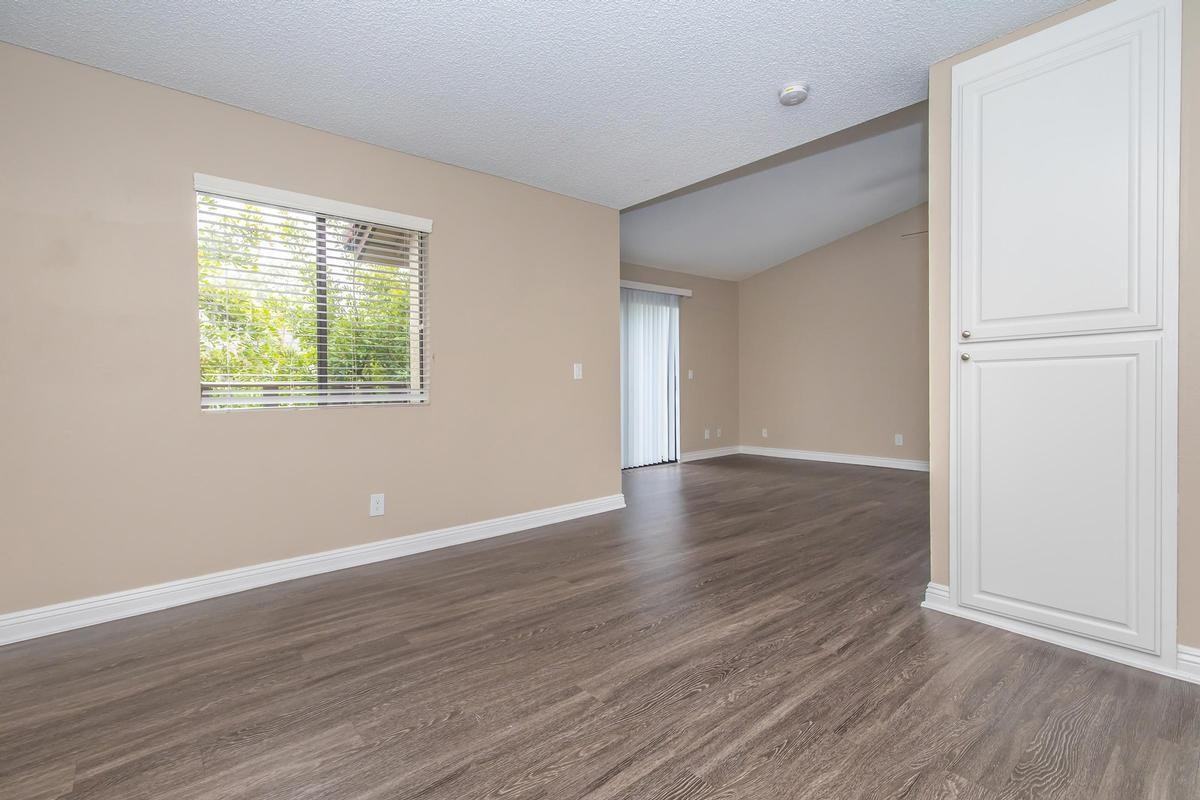 27444 Camden - Photo 4 of 10