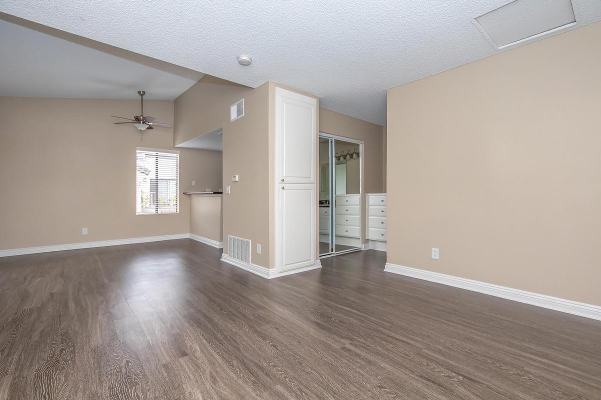 27444 Camden - Photo 2 of 10