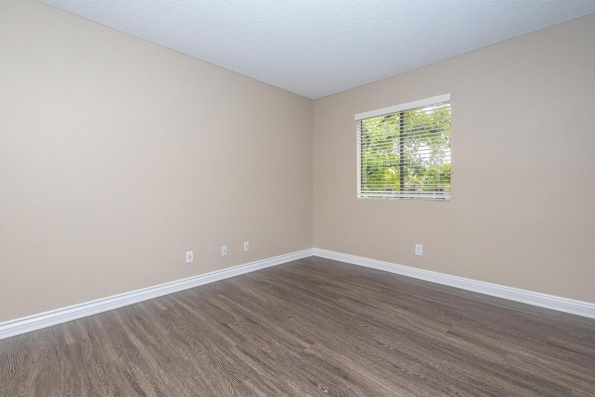 27444 Camden - Photo 3 of 10