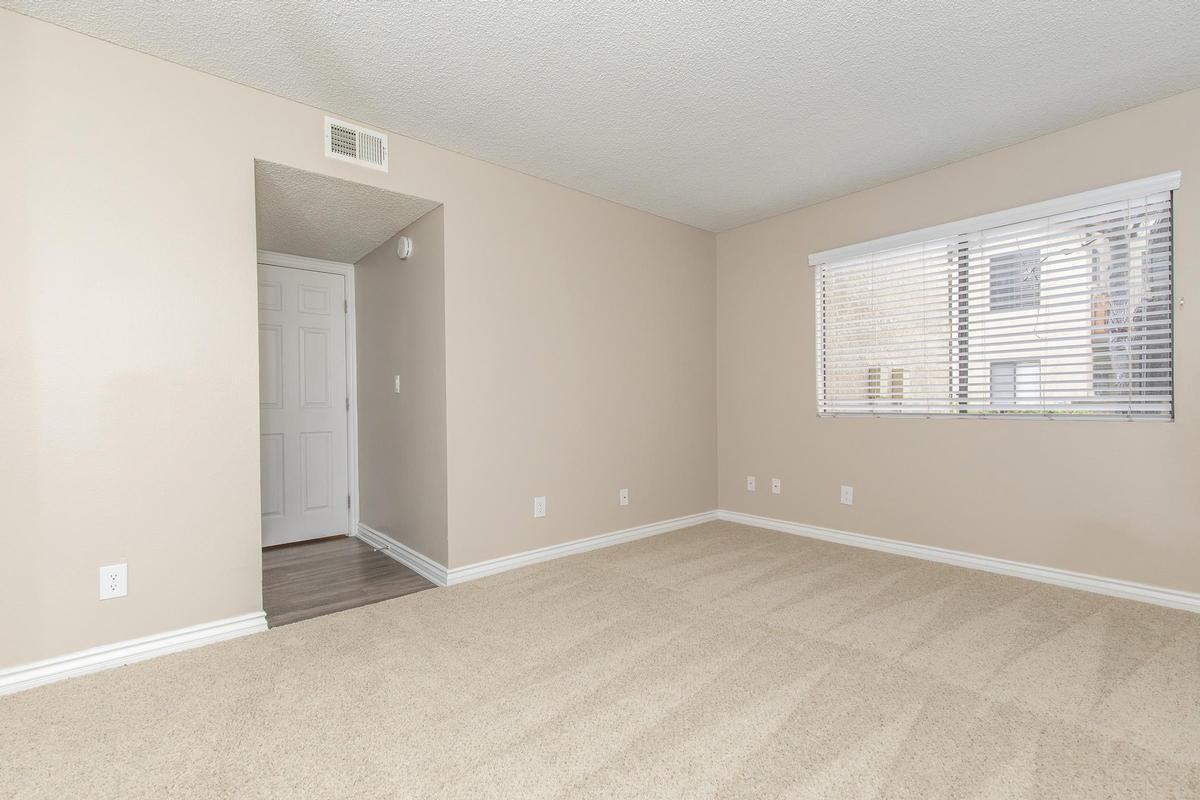 27444 Camden - Photo 3 of 11