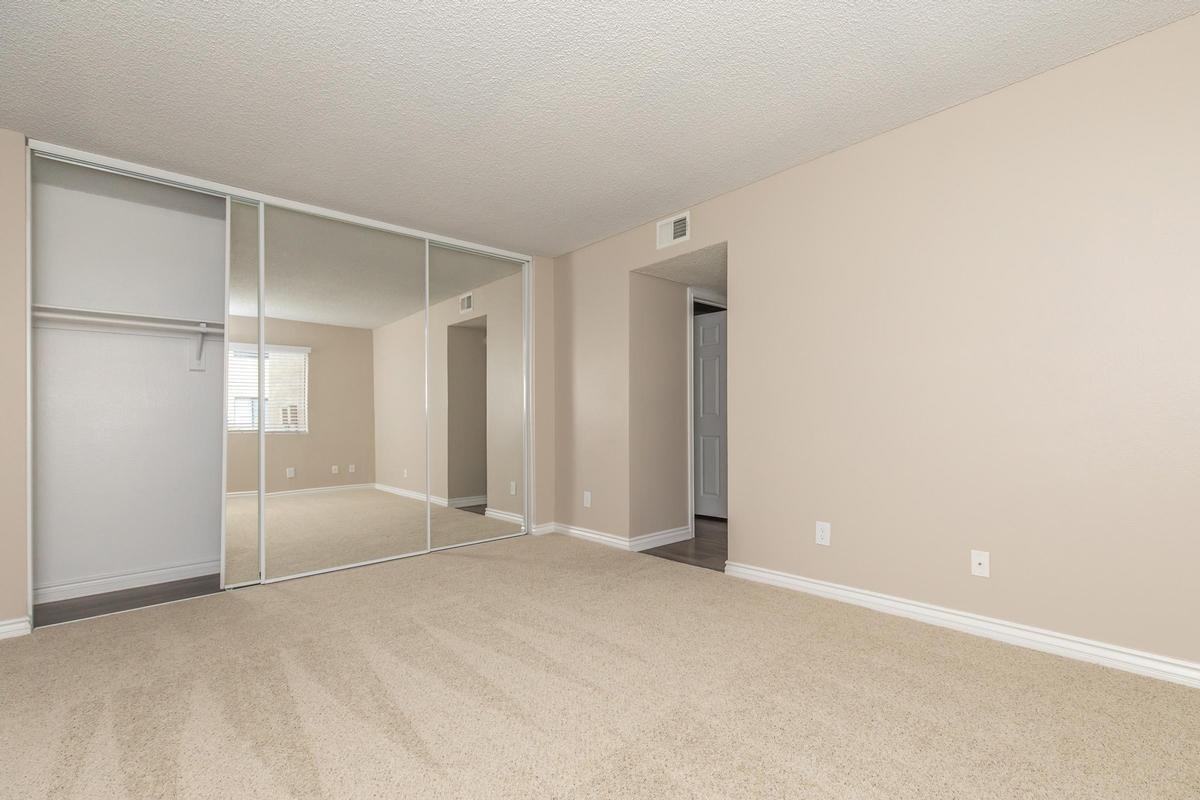 27444 Camden - Photo 2 of 11