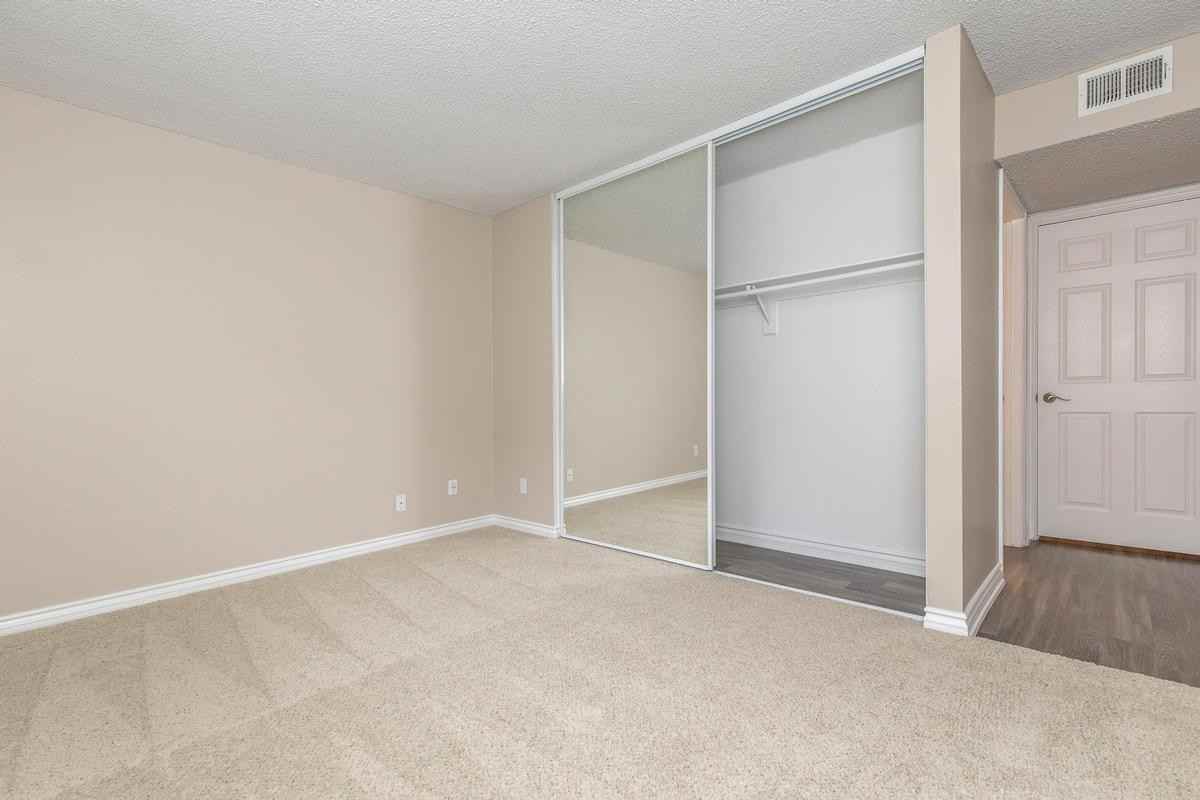 27444 Camden - Photo 6 of 11