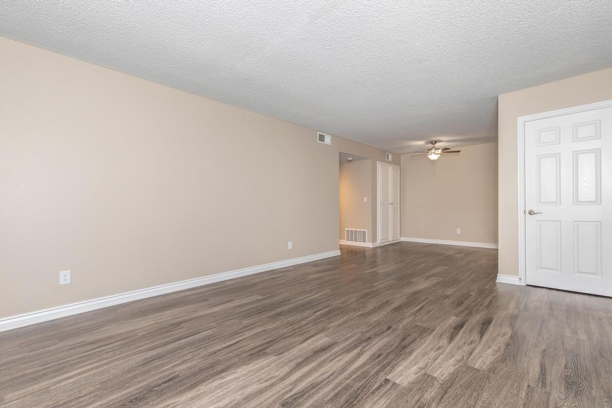 27444 Camden - Photo 4 of 11