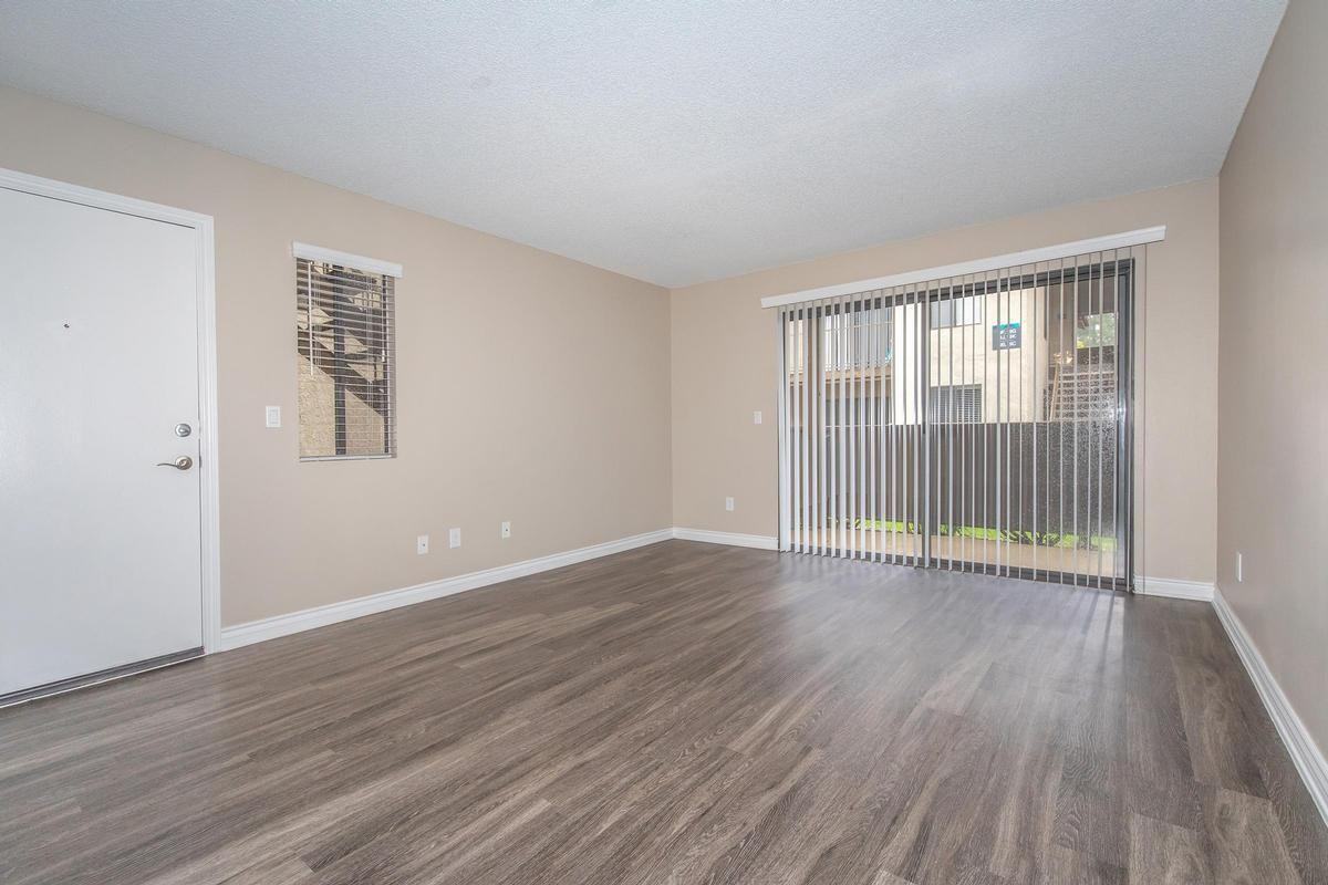 27444 Camden - Photo 5 of 11