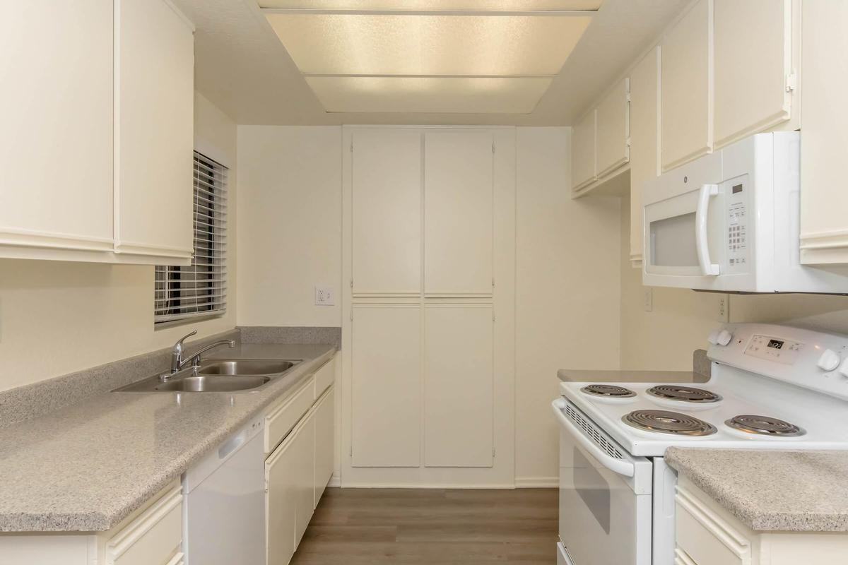 26571 Normandale Dr - Photo 6 of 50