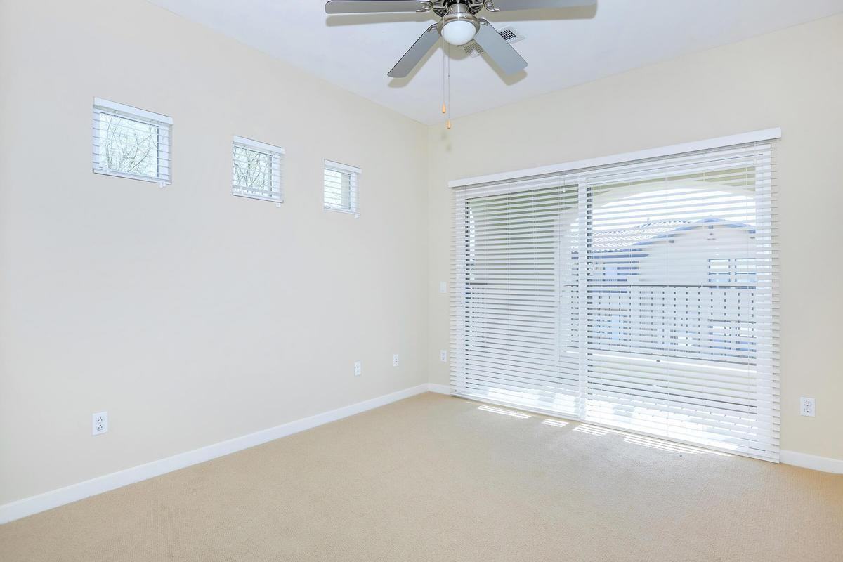 37600 College Dr - Photo 6 of 50