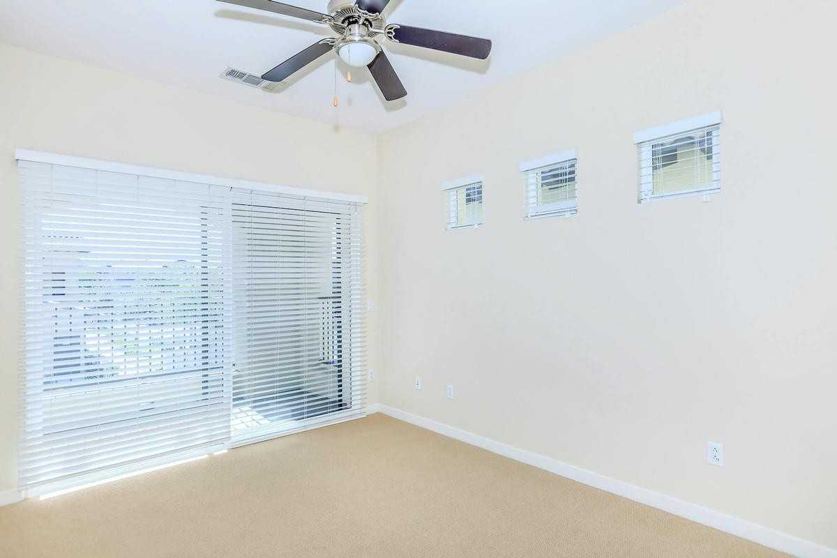 37600 College Dr - Photo 6 of 50