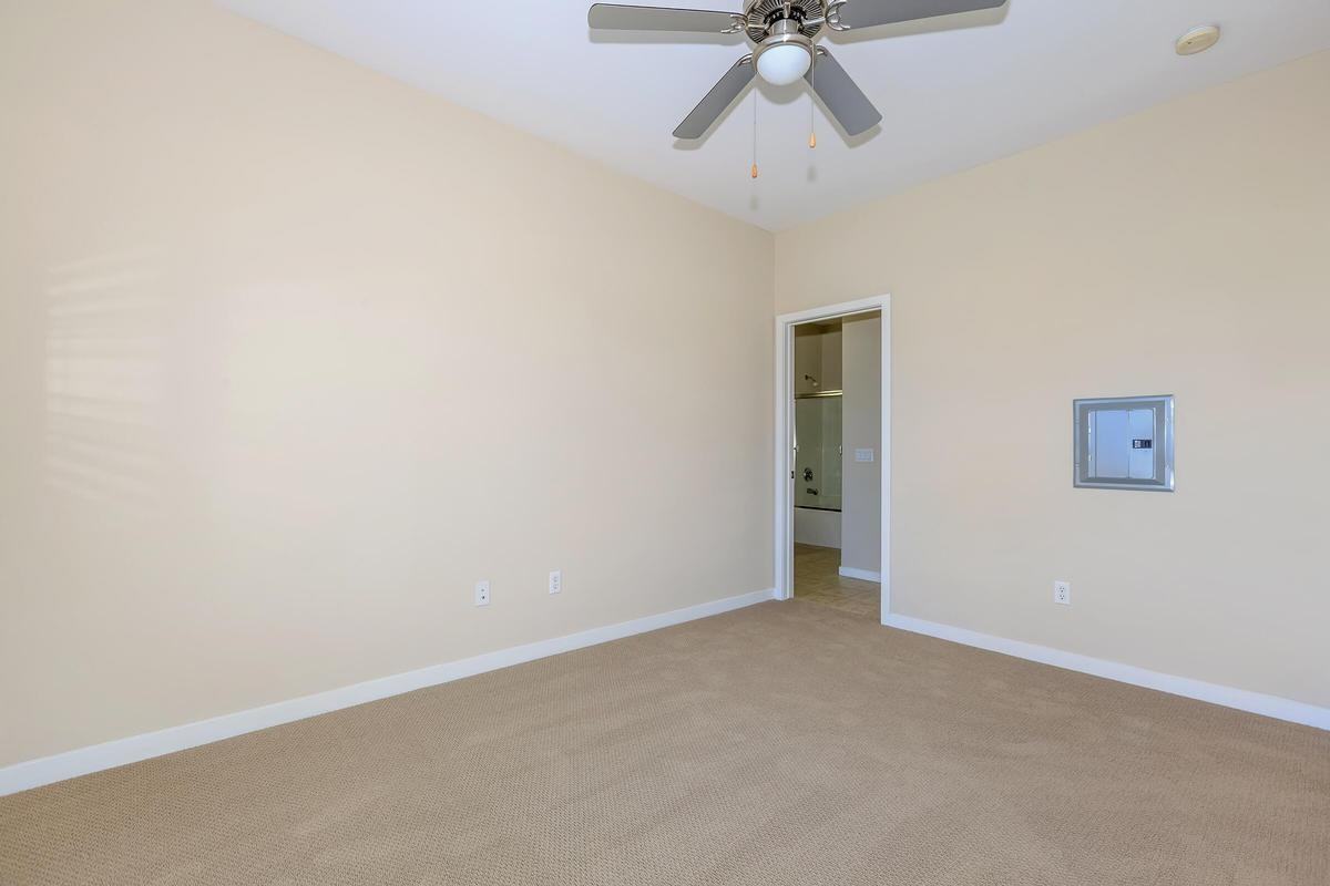 37600 College Dr - Photo 4 of 50