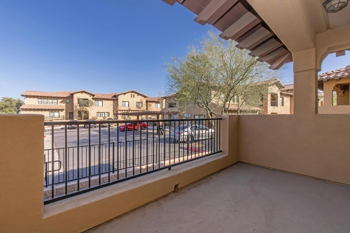 37600 College Dr - Photo 4 of 50