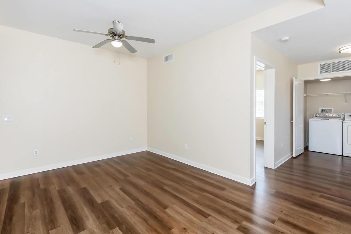 37600 College Dr - Photo 4 of 50